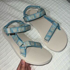 Teva sandals 🩵NEW size 9